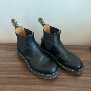 Dr Marten’s Smooth Leather Chelsea Boots women’s 6 men’s 5 (fits W 6&1/2)